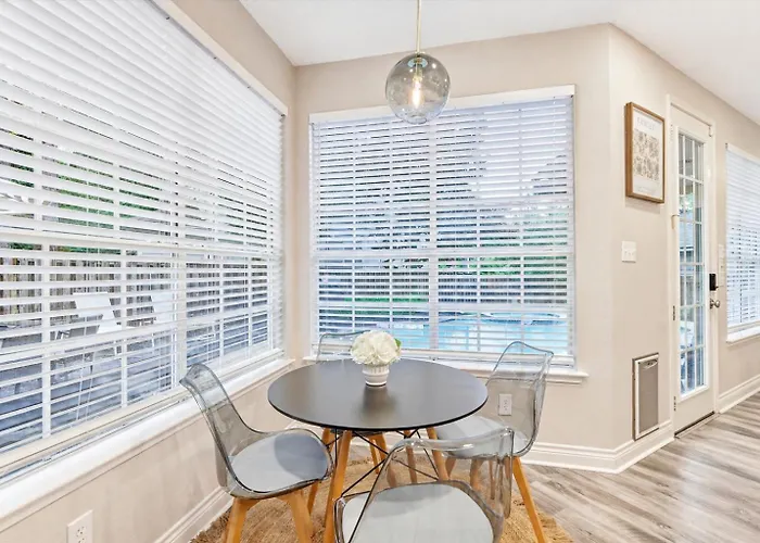 The Woodlands Gem With Heated Pool & Spa, Ev Friendly, Baby Crib