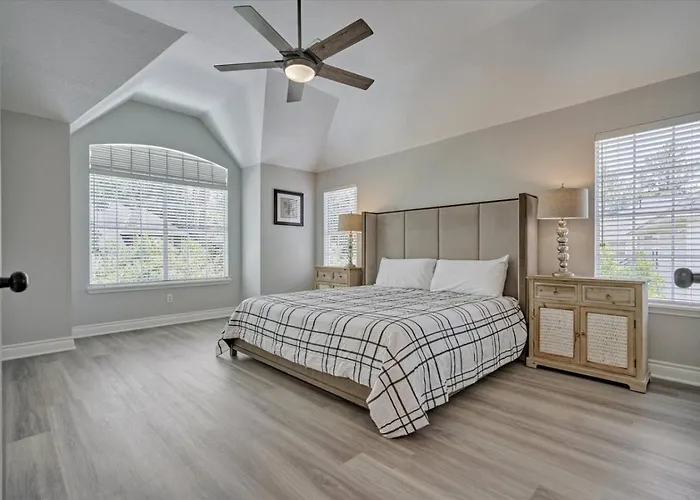 Woodlands Contemporary 4Br3Bath With Heated Pool And Spa